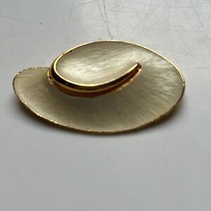 Vintage J.J. brand pearlized and gold tone oval swirl brooch/pin